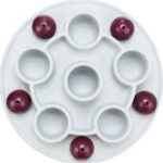 Կատուների ինտերակտիվ խաղալիք խորշերով և գնդիկավոր կափարիչներով